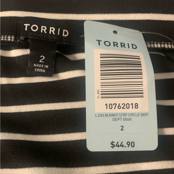 NWT! [Torrid] Black & White
Stripe Skater Skirt Size 2 in women’s !! - Picture 5 of 6